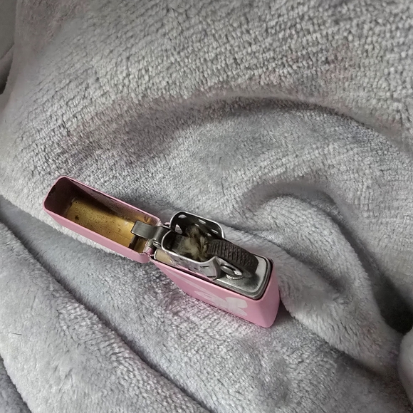 Playboy Bunny 🐰 Pink RARE Y2K-Vintage Zippo Lighter - Picture 7 of 8